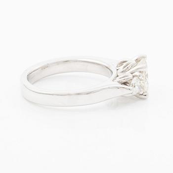 Ring in 18K white gold set with brilliant-cut diamonds. Accompanied by IGI report.