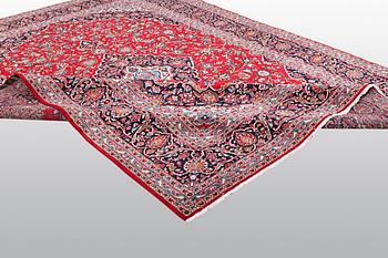 A carpet, Kashan, ca 384 x 295 cm.