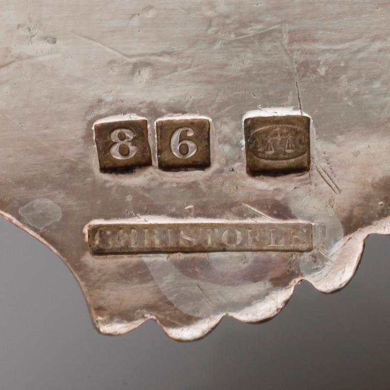 UPPLÄGGNINGSFAT, ett par, rokokostil, nysilver, Christofle, Frankrike, 1900-talets första hälft.