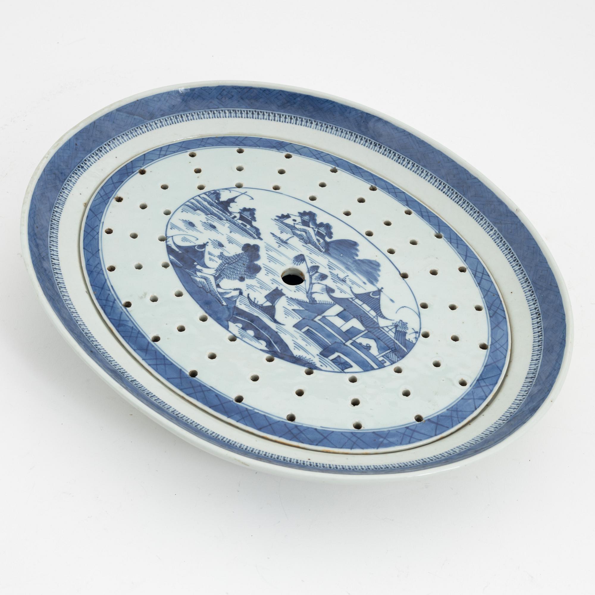 Servis, kompaniporslin, 73 delar, Kina, Qingdynastin, Jiaqing (1795-1820).