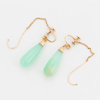 A PAIR OF EARRINGS.