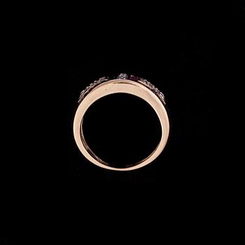 RING, 14K guld, diamanter tot ca 0,10 ct, små smaragder, safirer och rubiner. Totalvikt 5,3 g.