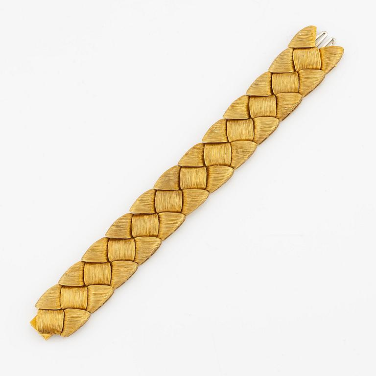 An 18K gold bracelet by Henry Dunay.