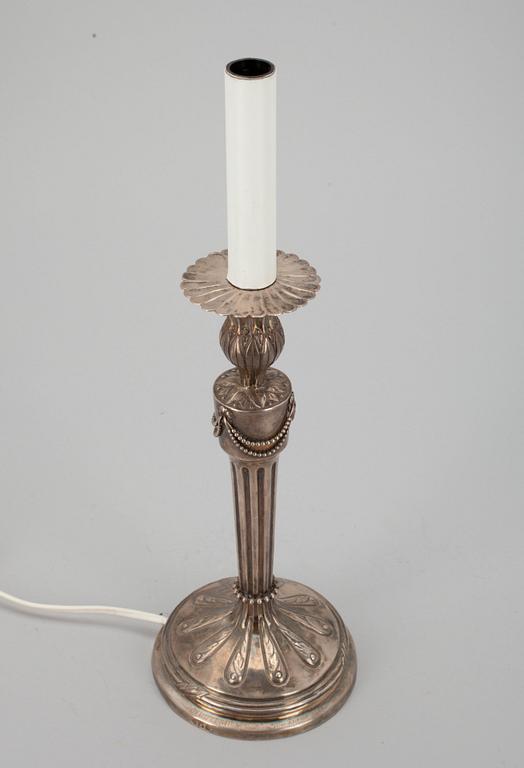 LAMPFOT / LJUSSTAKE, silver, otydliga franska stämplar, 1800-talets början.