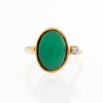 A RING, Ole Lyngaard, cabochon cut chrysoprase, brilliant cut diamond, 14K gold.