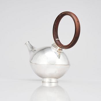 Lars Håkansson, a sterling coffeepot, Lund, 1982, sterling silver.