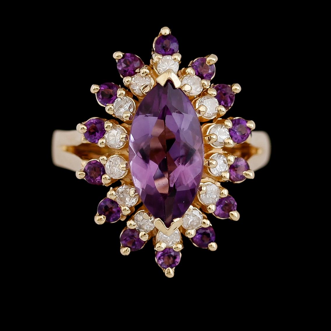 RING, 14 k guld, ametist och briljantslipade diamanter. Vikt ca 6 g.