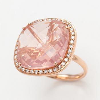 Cocktailring, 14K roséguld, roselkvarts och diamanter ca 0.49 ct tot.