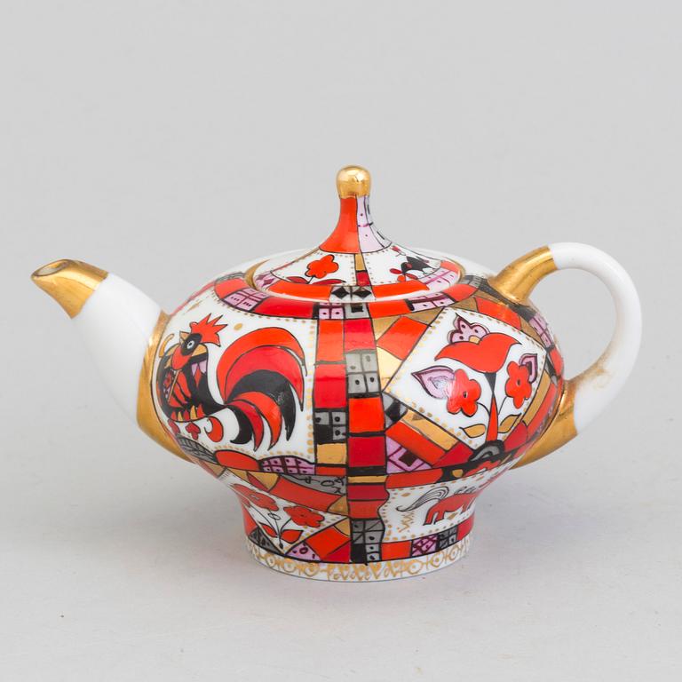 Two Lomonosov porcelain teapots, Soviet Union.