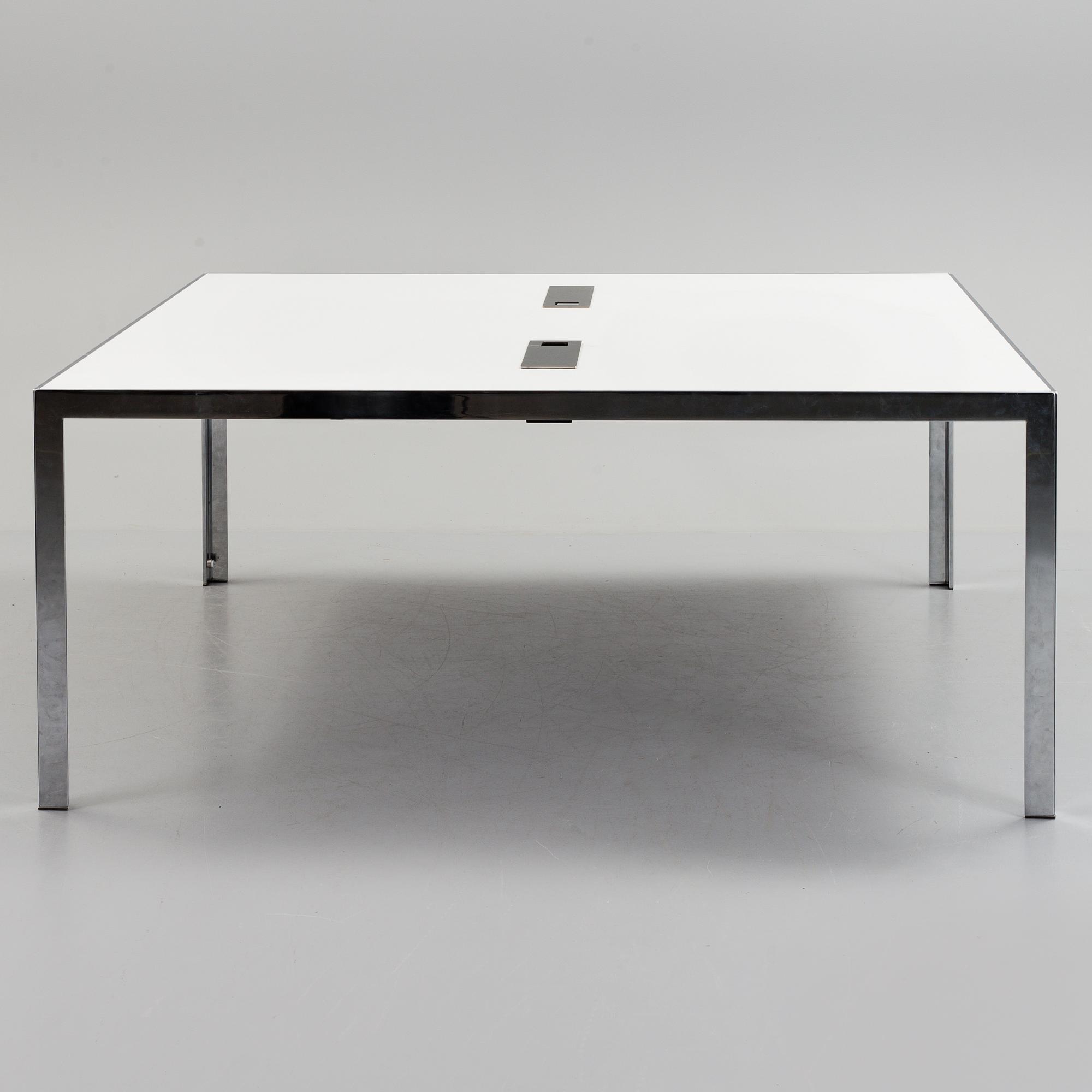 MONICA ARMANI, a 'Progetto' desk from B&B Italia.