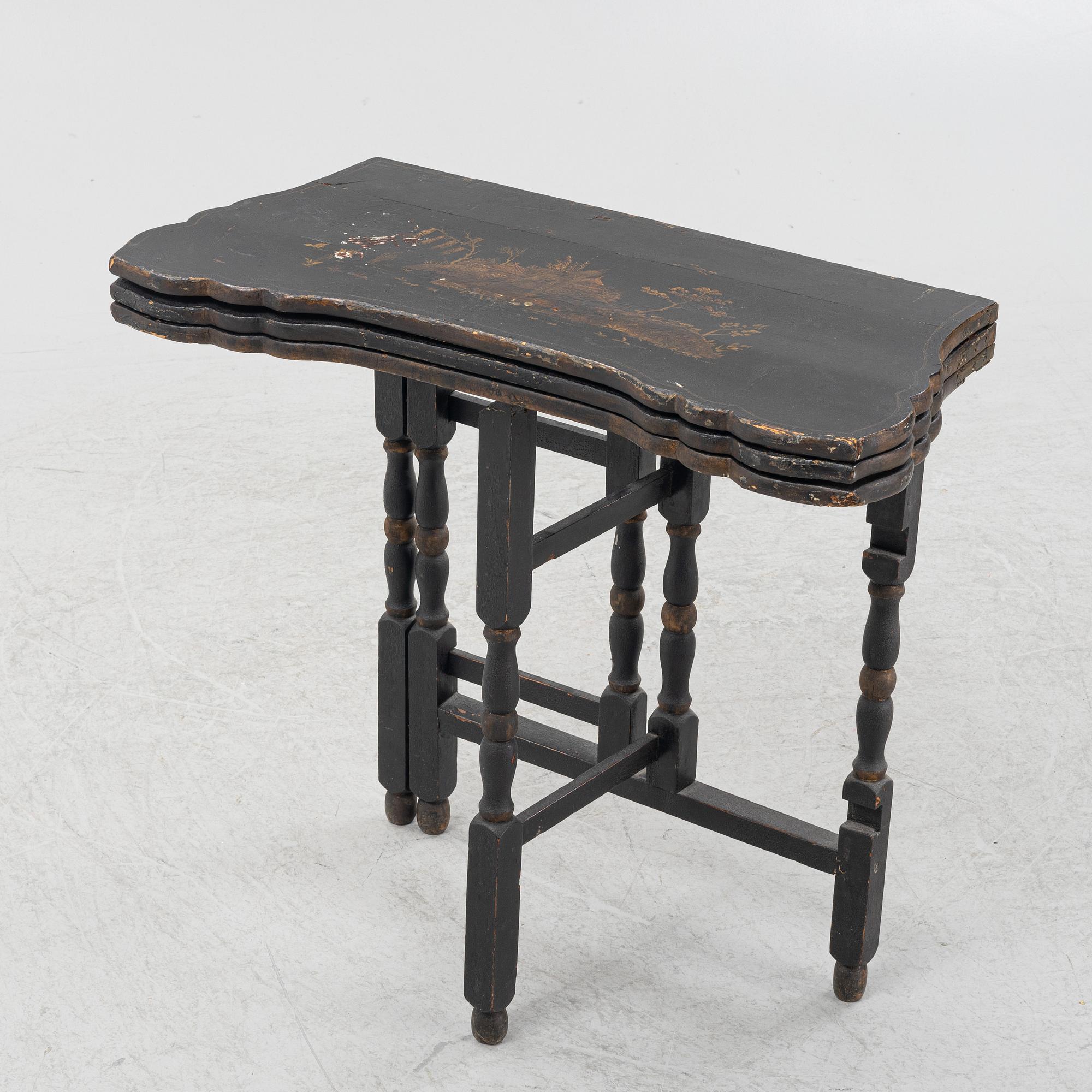 A Chinoiseries games table, 18th/19th century.