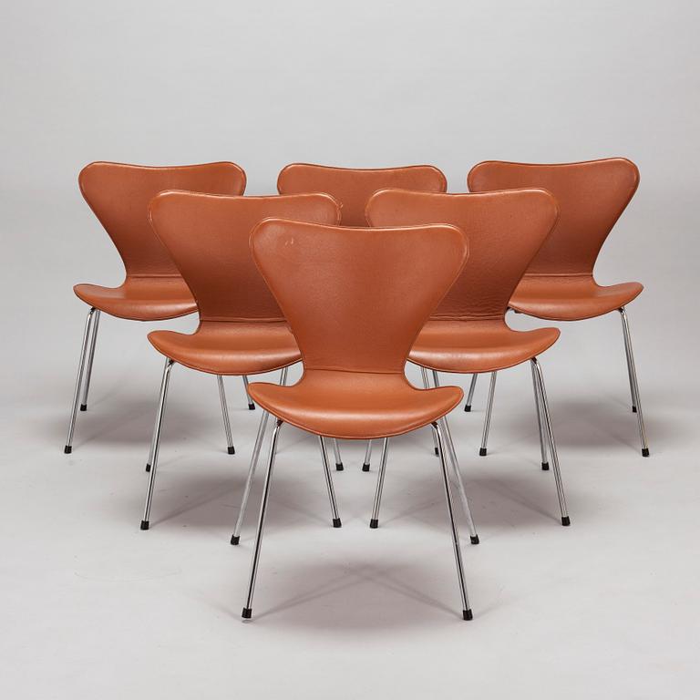 Arne Jacobsen, a set of six 'Sjuan' chairs for Fritz Hansen, Denmark.