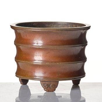 A bronze tripod censer, late Ming dynasty/early Qing dynasty with Xuandes six character mark.