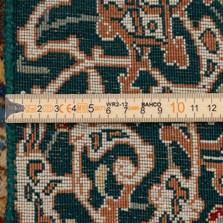 Matta, Täbris, figural, ca 152 x 100 cm.