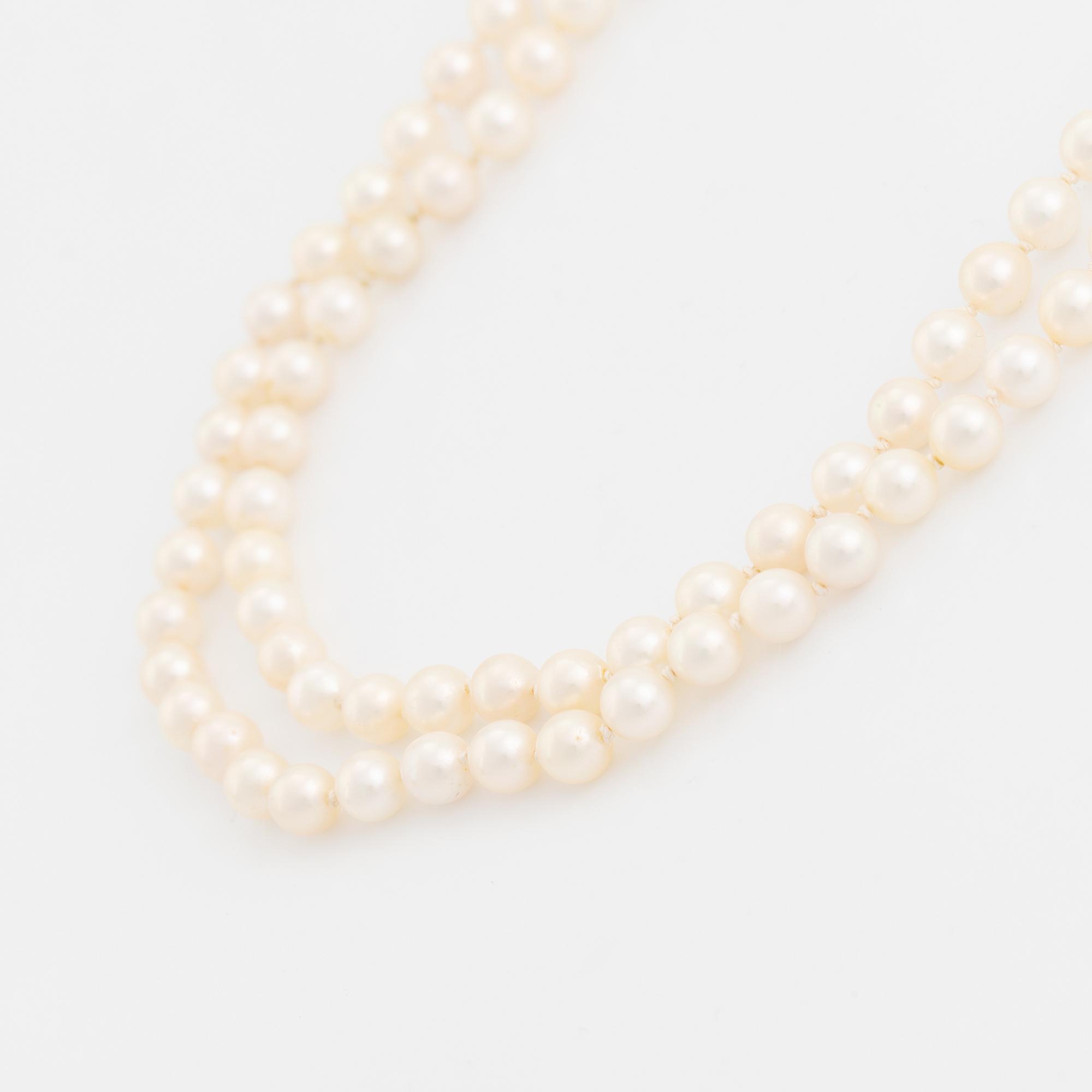 Ole Lynggaard, 18K gold clasp with two pearl necklaces.