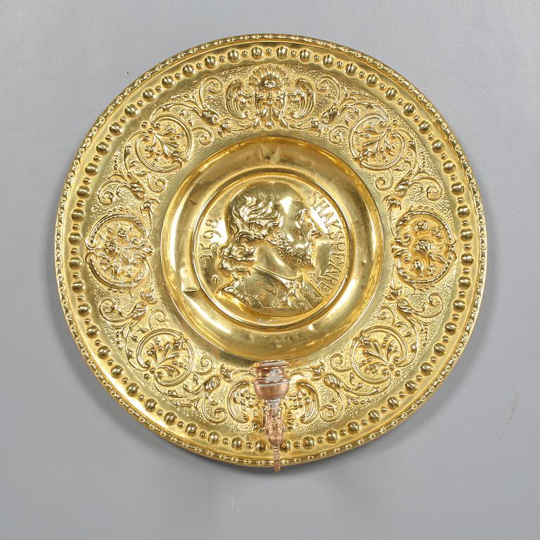 LJUSPLÅTAR, ett par + 1 st, mässingsplåt, omkring år 1900.