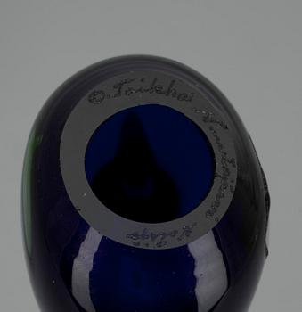 PULLO sekä FIGURIINI, lasia, signeerattu Oiva Toikka, Nuutajärvi, 1900-luvun loppu.