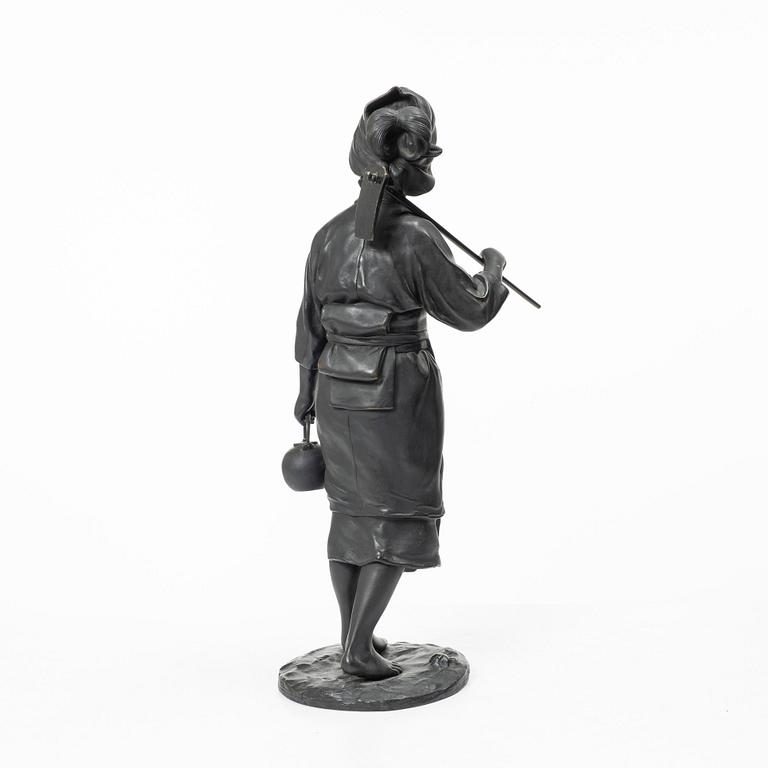 A large Japanese bronze okimono, early 1900s.