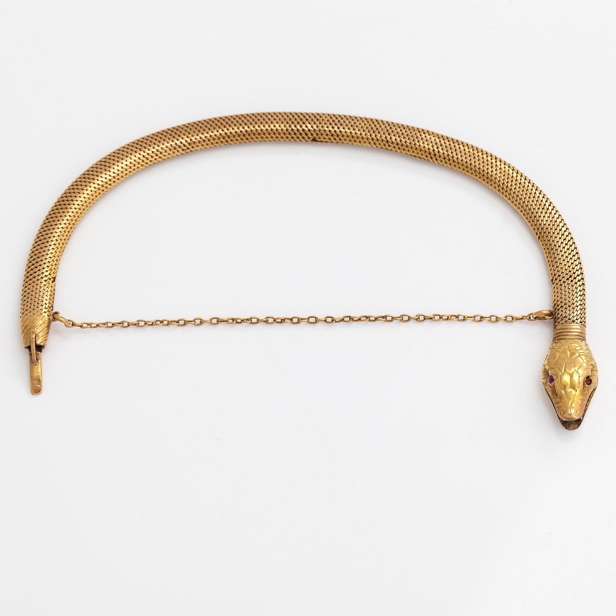 Armband, 18K guld, i form av orm, ögon med granat och  syntetisk rubin. Svensk importstämpel.