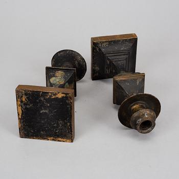 LJUSSTAKAR, ett par, målad plåt, 1800-talets mitt.