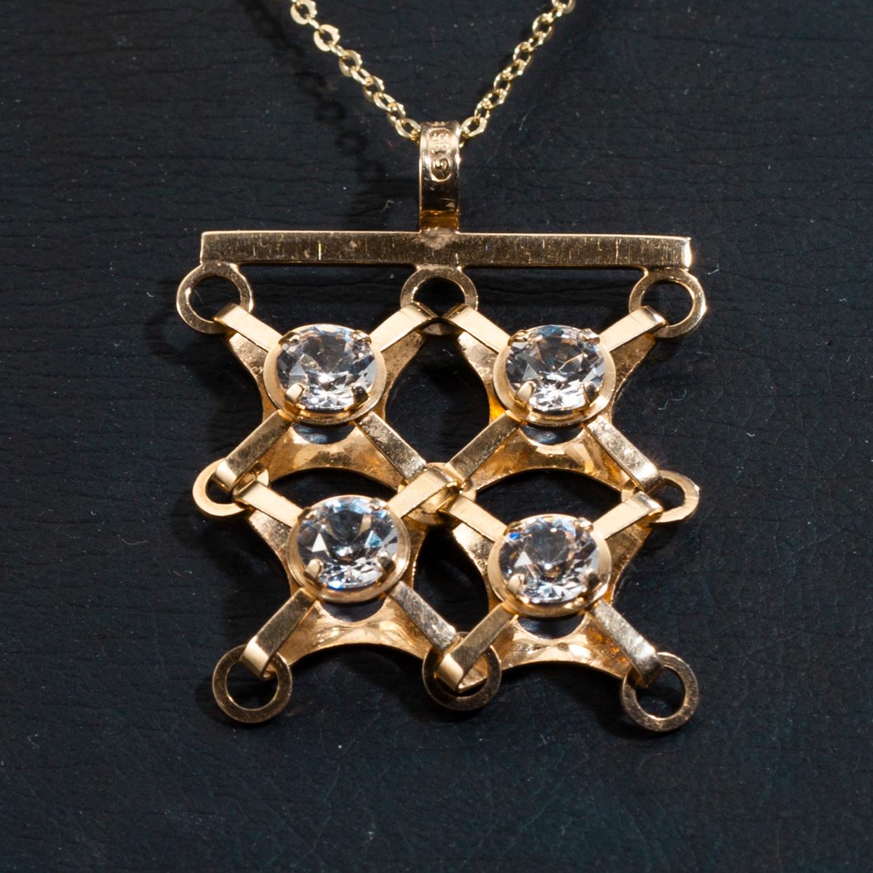 HÄNGSMYCKE, 14K guld, bergskristall, otydlig mästarstämpel. Åbo 1969. Vikt 4,7 g.