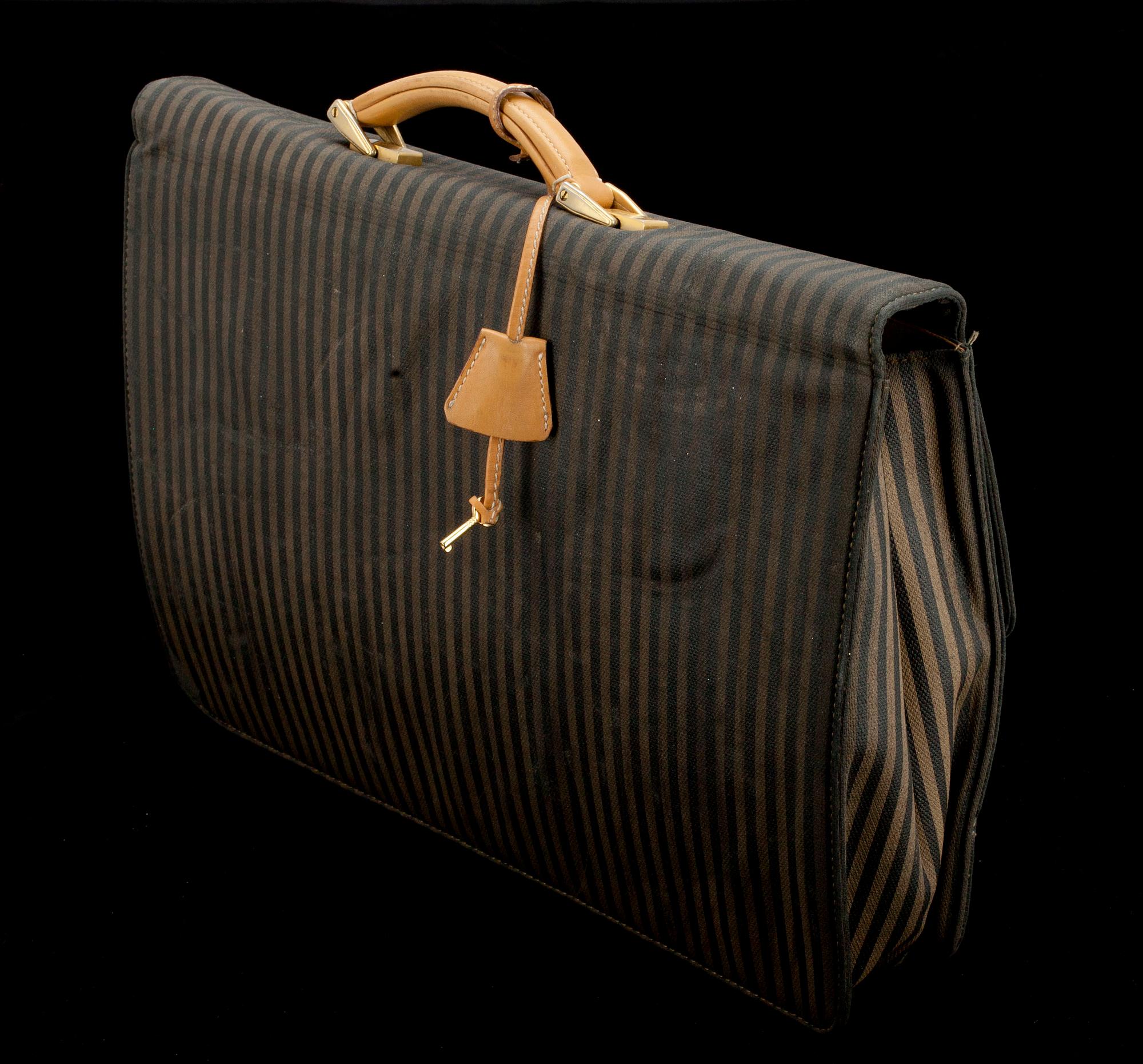 PORTFÖLJ, Fendi.
