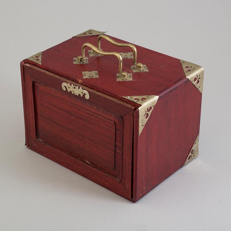 SKRIN med MAHJONG pjäser. Kina, 1900-tal.