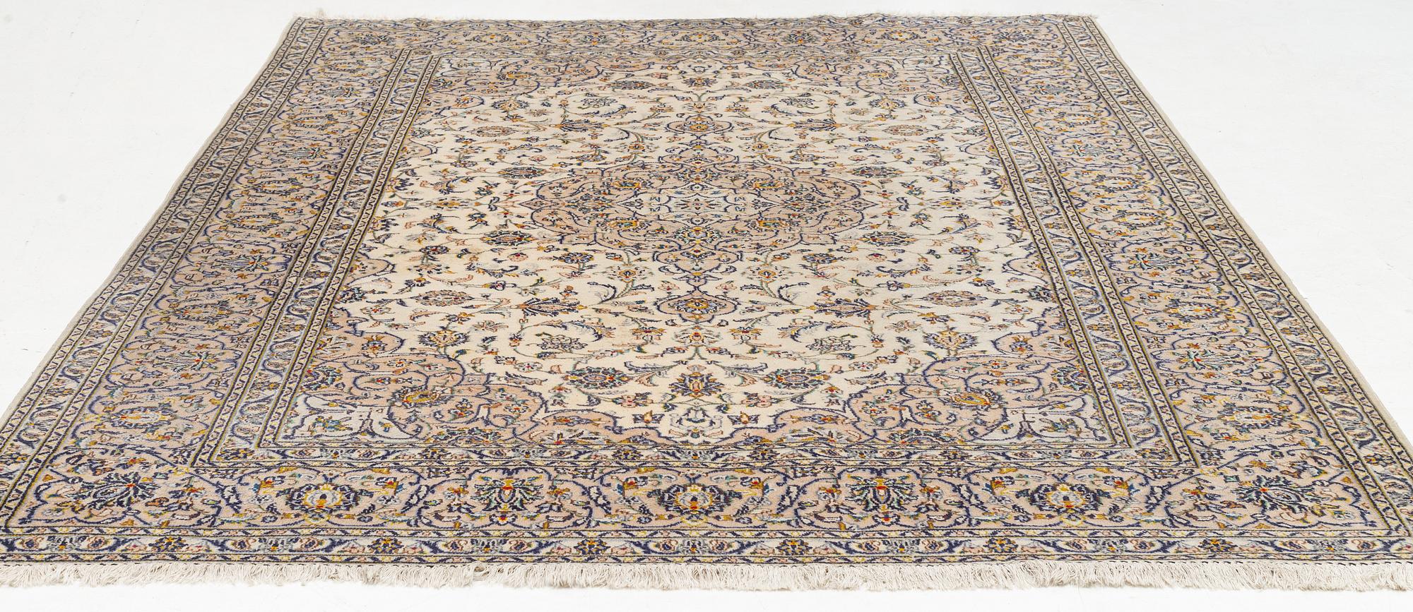 Matta, Keshan, ca 340 x 250 cm.