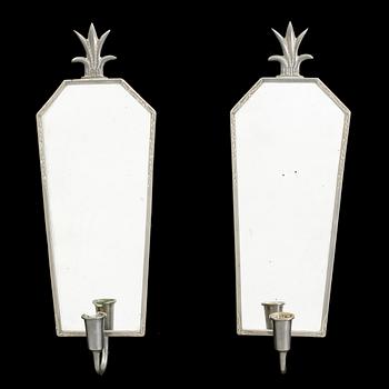 A pair of Art Deco mirror wall sconce from the 1930s.