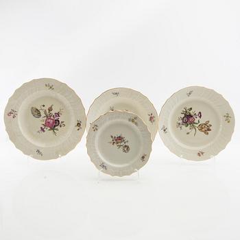 Servis ca 60 dlr "Frijsenborg" Royal Copenhagen Danmark 1900-talets mitt porslin.