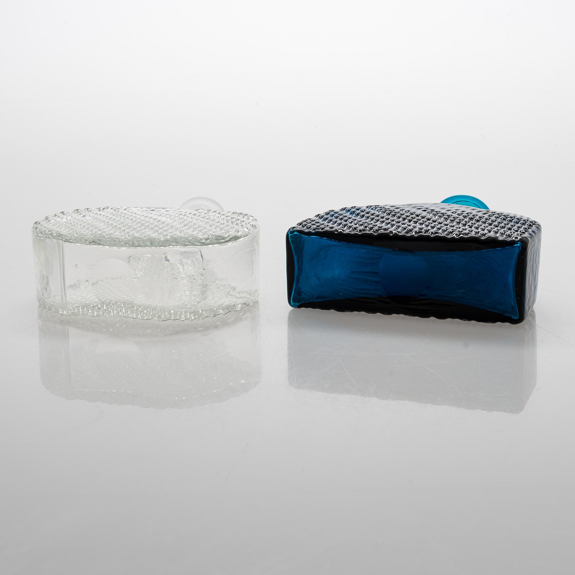 Nanny Still, two 1960s 'Flindari' decanters for Riihimäen Lasi, Finland.