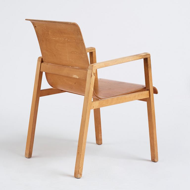 Alvar Aalto, a birch model '403' chair, O.Y. Huonekalu-ja Rakennustyötehdas, Finland mid 20th C. Alva & Gunnar Myrdal Collection.