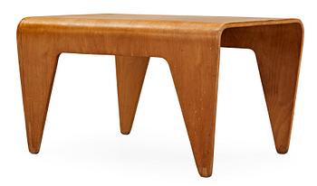 637. A Marcel Breuer laminated beech occasional table, Isokon, England.