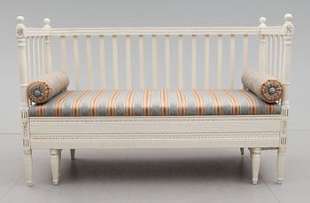 SOFFA, sengustaviansk, omkring år 1800.