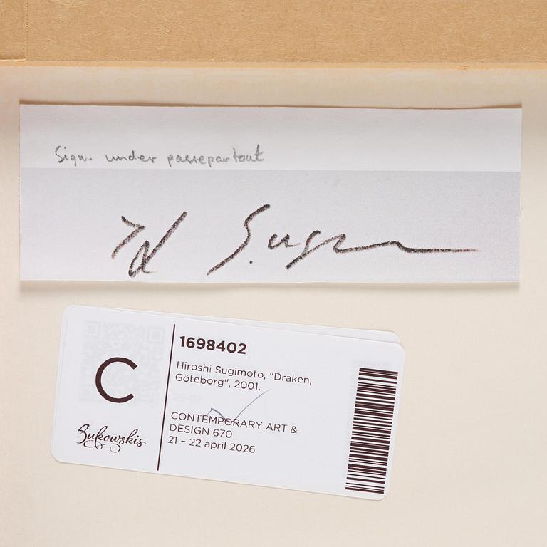 Hiroshi Sugimoto, "Draken, Göteborg", 2001.