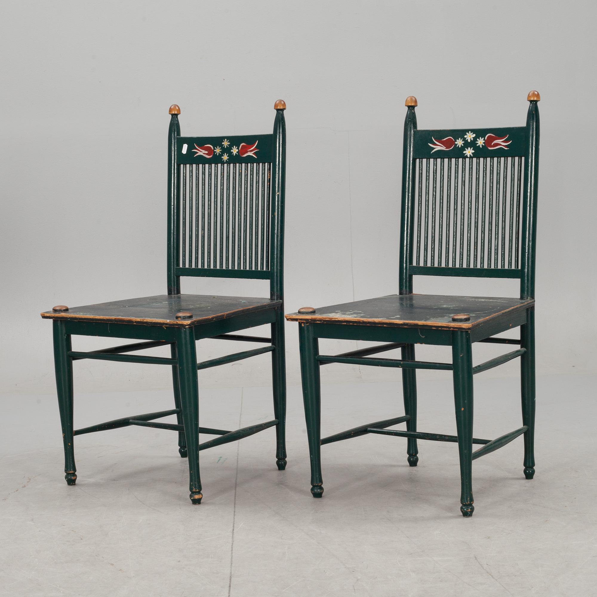 STOLAR, ett par, design Carl Westman. Av samma typ som "Arbetarmöbeln", formgiven 1899.