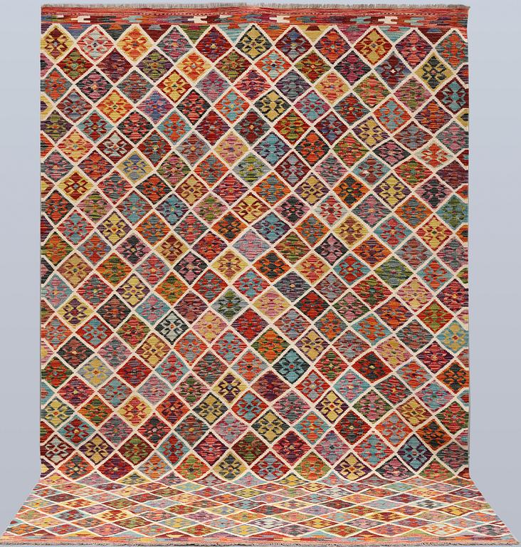 A Kilim carpet, approx. 331 x 208 cm.