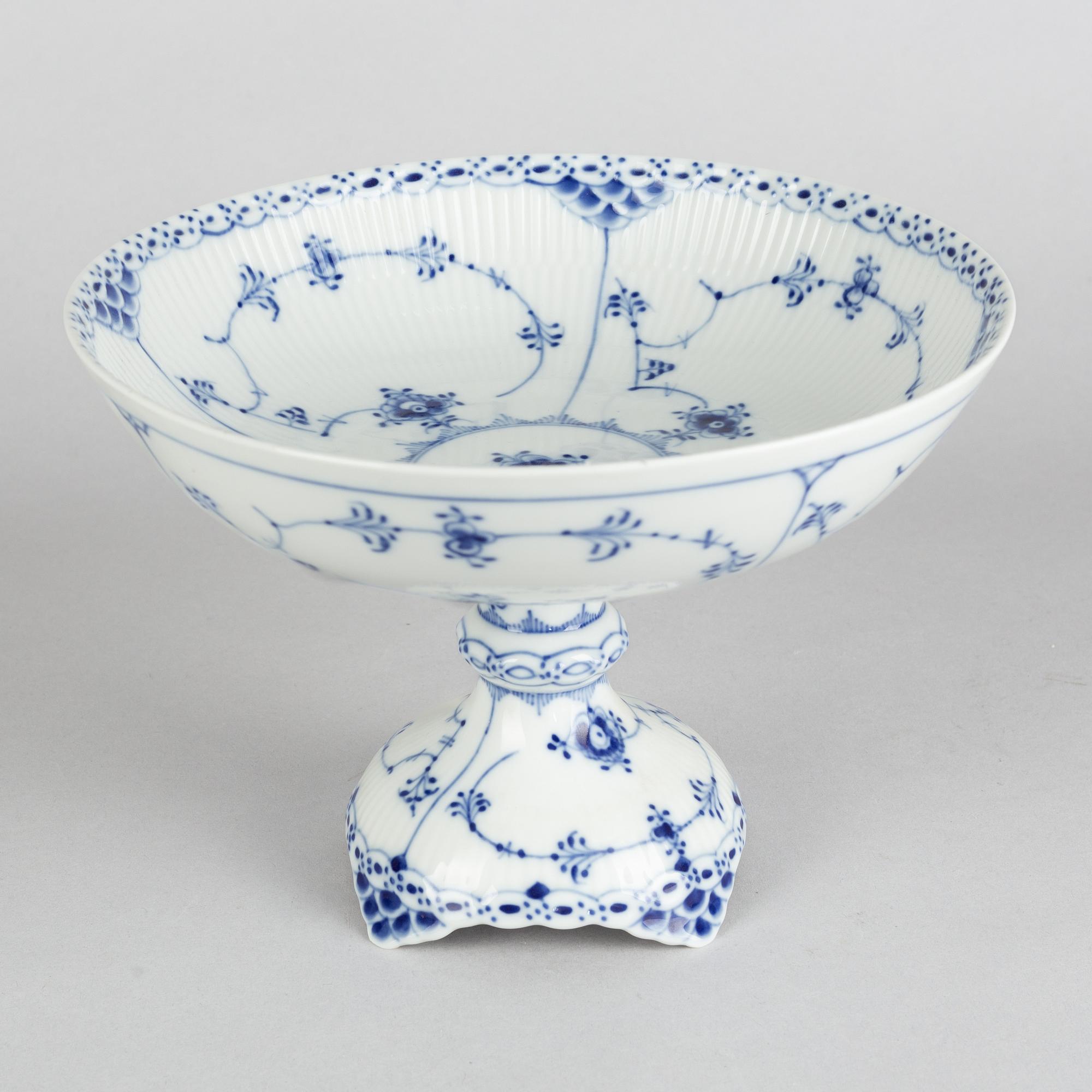 A 'Blue Fluted Half Lace' porcelain centerpiece bowl, Royal Copenhagen, model 513, 1962.