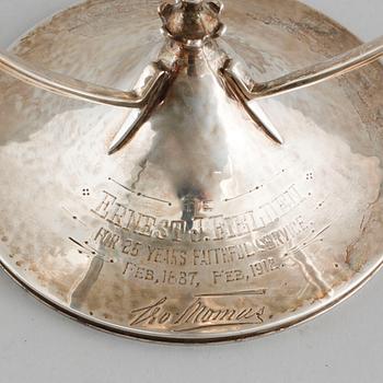 A english silver bowl by Elkington & Co, London,  early 20th century, weight 762 g.