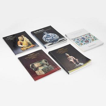 A group of 21 Sotheby's auction catalogues regarding Chinese works of art from various locations, 1988-2018.