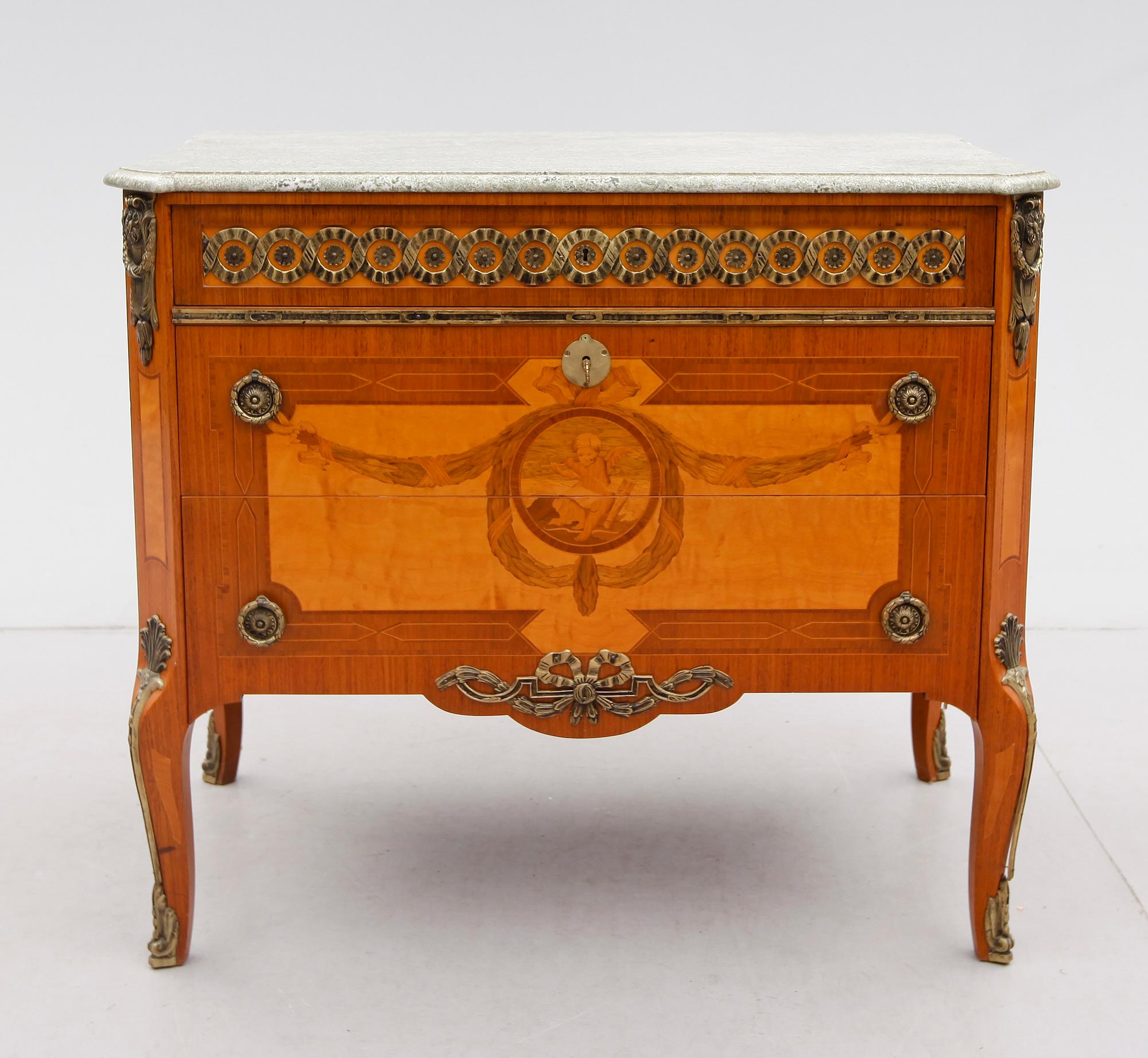 BYRÅ, gustaviansk stil, 1900-talets första hälft.