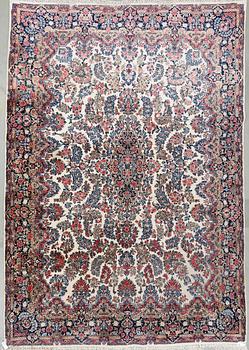MATTA, old/semiantik Kirman. Ca 372x280 cm.