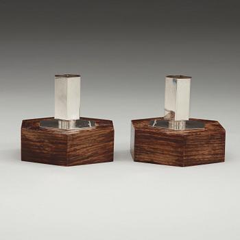 Wiwen Nilsson, A pair of Wiwen Nilsson sterling and palisander candelsticks, Lund 1967.