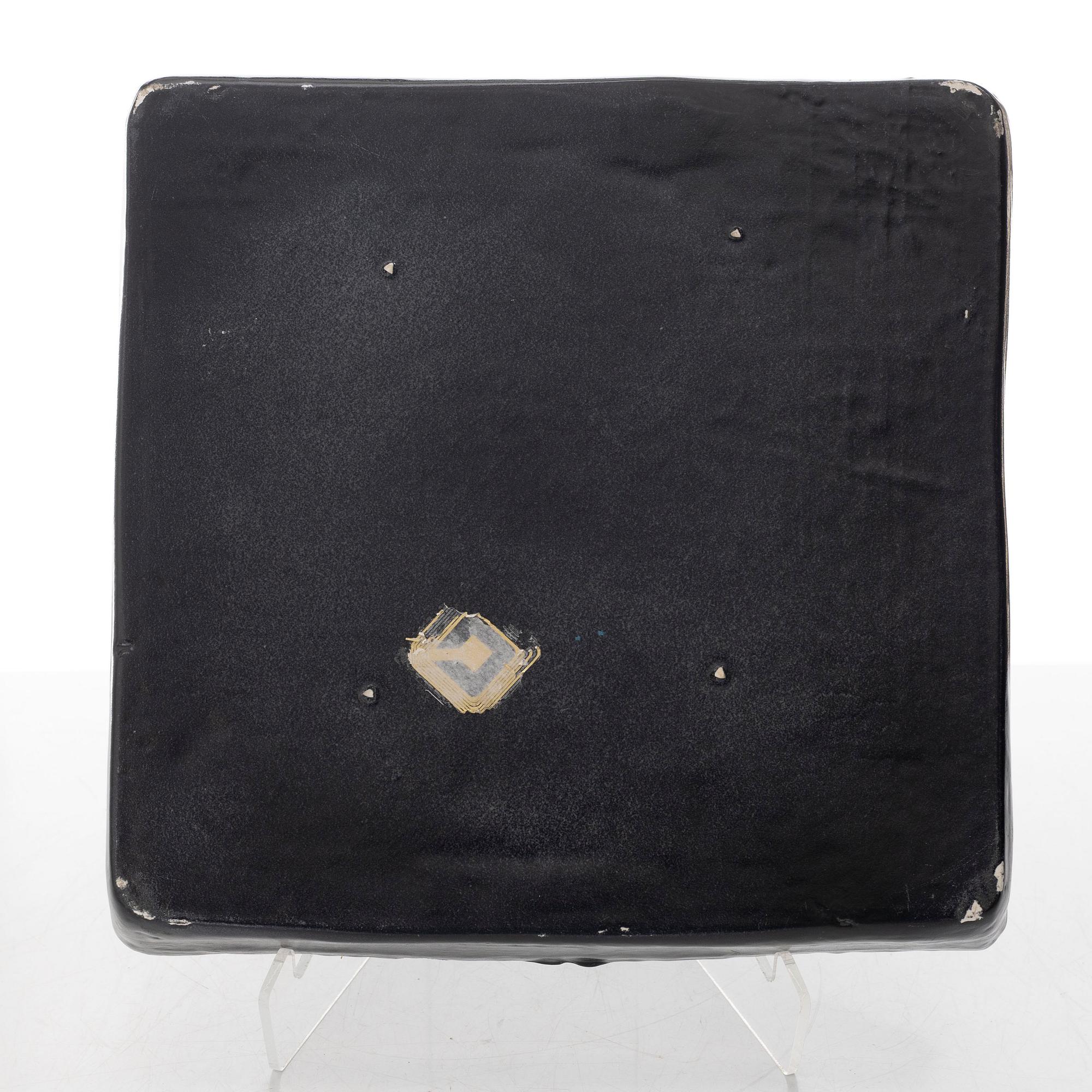 Birger Kaipiainen, a signed stoneware tray.