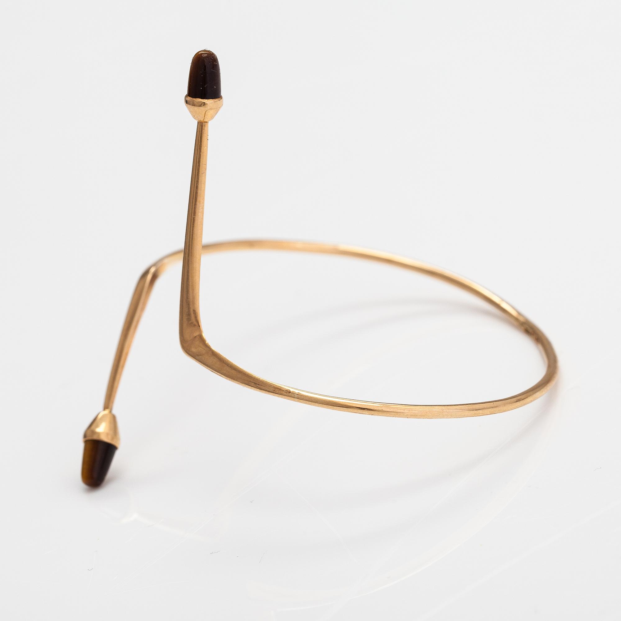 Elis Kauppi, A 14K gold bracelet/bangle with tiger's eyes. Kupittaan kulta, Turku 1961.