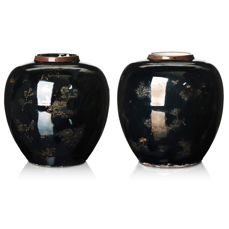 A pair of mirror black vases, Qing dynasty, 19th Century.