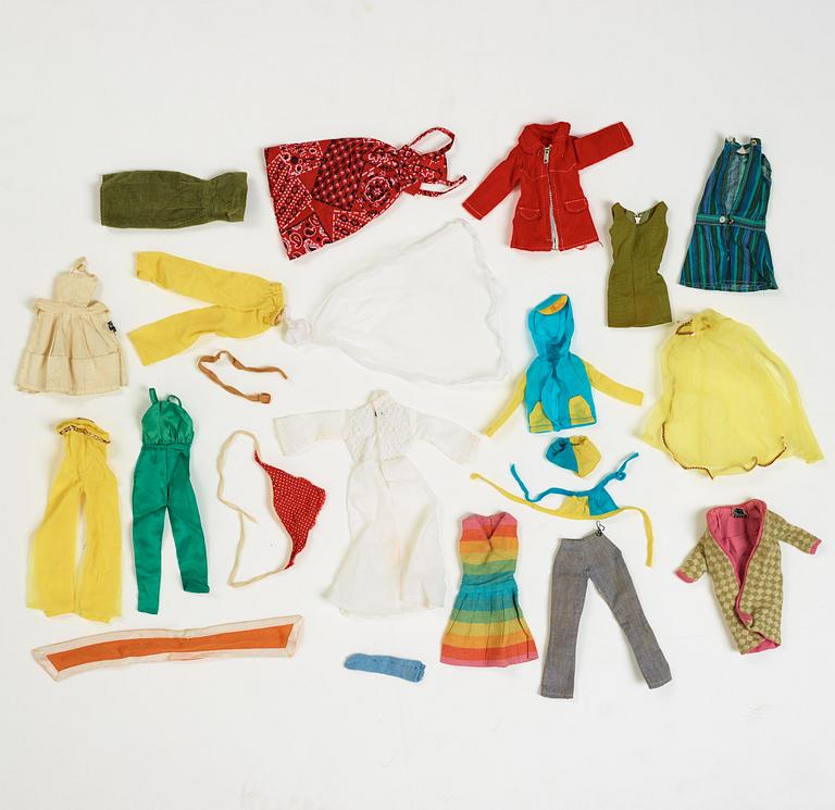 A set of 8 barbiedolls and accessories from the 1956's/-70's.