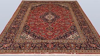 A Keshan rug, approx. 292 x 203 cm.