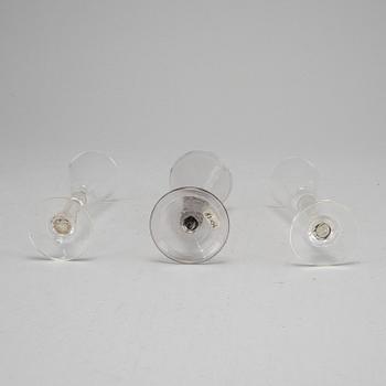 Spetsglas, tre stycken, 1+1+1, 1700-tal, samt omkring år 1800.