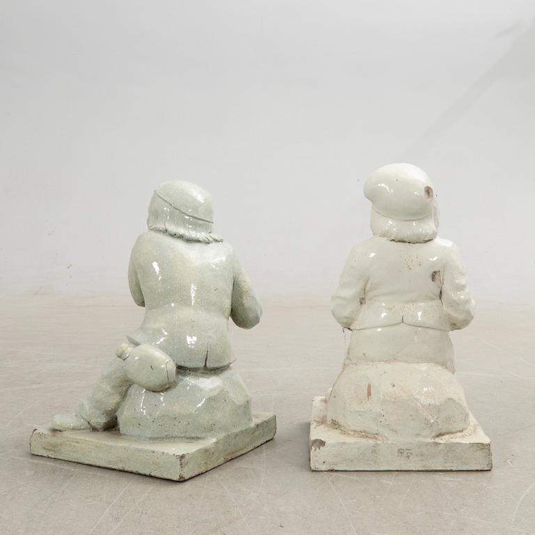 Trädgårdsfigurer, 2 st., stengods, Höganäs enligt uppgift, 1900-talets början.